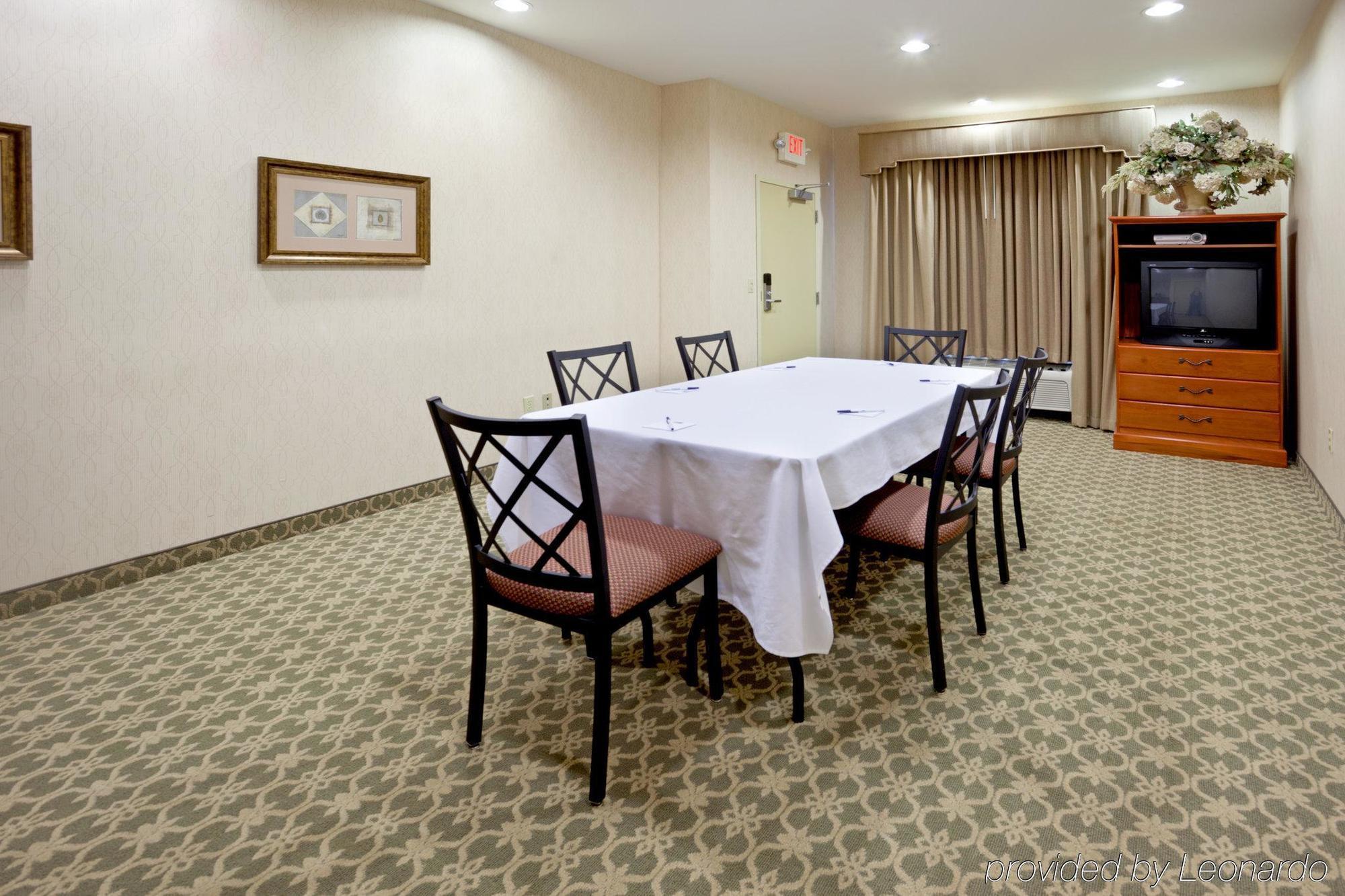 Holiday Inn Express Windsor Sonoma Wine Country By Ihg Restaurant bilde